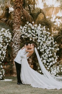 Credit_Courtney%20Pecorino%20-%20The%20newlyweds'%20first%20kiss.%20Event%20planning%20and%20creative%20design%20by%20Bliss%20Events..jpg