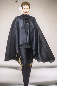 781484602_GuyLaroche1994HauteCouture37.thumb.jpg.b27421b1ea47f744757ae55ffab72407.jpg