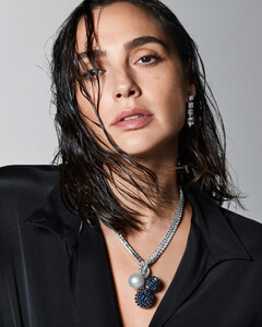 Gal Gadot @ Tiffany & Co. Blue Book Botanica Collection 2022 06.jpg