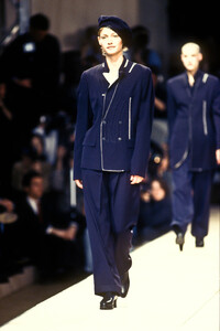 796712767_YohjiYamamoto1993WomenRTW53.thumb.jpg.3793306ba928b6b8d55cf3e8ed105677.jpg