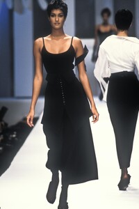 807162028_ClaudeMontana1994WomenRTW17.thumb.jpg.a70f550694ad53f47aa72ad3962f798f.jpg