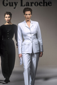 808163325_GuyLaroche1994HauteCouture27.thumb.jpg.91a8a277fdf5ac00de4cb18e207f3d6d.jpg