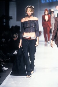 808363775_JeanPaulGaultier1996WomenRTW116.thumb.jpg.424a9046ba442f0dc1c83514d68b233b.jpg