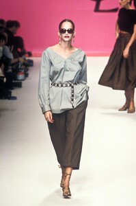 8212955_YvesSaintLaurent1996WomenRTW55.thumb.jpg.0417d3974c548a803b44ffb51e209be8.jpg