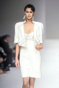 850294506_LouisFeraud1997HauteCouture37.thumb.jpg.06bae4a8458f3f13db8d8849bddf891c.jpg