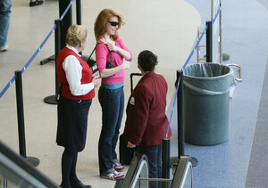 85091_AliciaWitt_airportcandids7_122_403lo.jpg