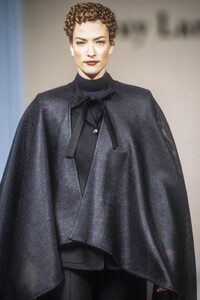85377408_GuyLaroche1994HauteCouture36.thumb.jpg.aa29c7c50f804c11a49fdf98467e85e8.jpg