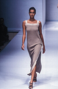 863892143_SalvatoreFerragamo1997WomenRTW29.thumb.jpg.89282fd047dd1a9116dcc9859dae443b.jpg