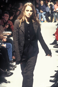 875396270_AnnDemeulemeester1993FW.thumb.jpg.9e50614d786d2140869607e97071a8ba.jpg