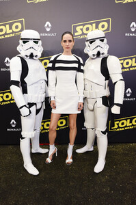 Jennifer+Connelly+Solo+Star+Wars+Story+Party+lXT9hD350x5x.jpg