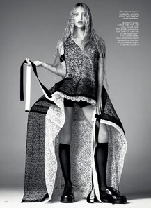Vogue UK 05.2022-page-010.jpg