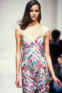 932969640_Hermes1992WomenRTW26.thumb.jpg.b20a620b9d611f95d0dae20c536aa1d4.jpg
