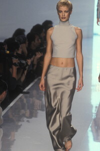 950723878_DonnaKaran1996WomenRTW21.thumb.jpg.832ffcf55e544cc75934cb695e571193.jpg