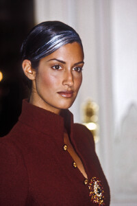 958373010_Chanel1996HauteCouture72.thumb.jpg.95f1763a2bd944ab1051ea7206629553.jpg