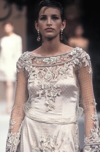 960605517_Valentino1994HauteCouture79.thumb.jpg.b80ccd5bfc8a581ca36c4c401c000f6d.jpg