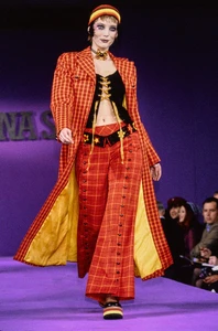 ANNA-SUI-SPRING-19993-RTW-28-LUCIE-DE-LA-FALAISE.thumb.jpg.8909b1ebf65d6397f54642a06a6588d2.jpg