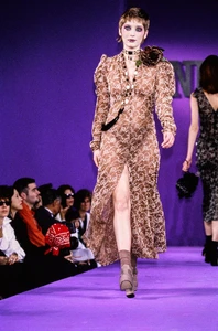 ANNA-SUI-SPRING-19993-RTW-46-LUCIE-DE-LA-FALAISE.thumb.jpg.b5030c8d6573e505a1c99b9d217ee90c.jpg