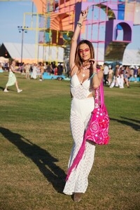 Alessandra-Ambrosio-PatBO-Coachella-Festival-2022-01.jpg