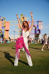 Alessandra-Ambrosio-PatBO-Coachella-Festival-2022-02.jpg