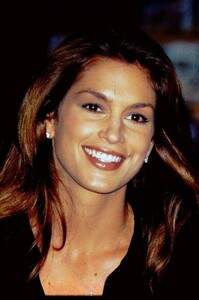 CINDY-CRAWFORD-IN-1996-BOOK-SIGNING.jpg