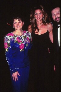 Dia-Cindy-Crawford-with-Mother-Jennifer-1993-KB.jpg
