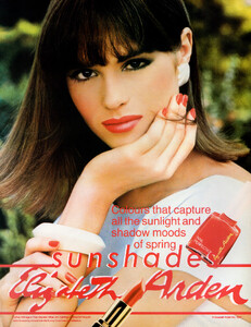 ElizabethArdensunshadesAdGoodHousekeepingUK0484.thumb.jpg.0592f6f9e32eeecd24ab942a03af69c6.jpg