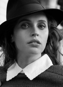 Felicity-Jones-Vanity-Fair-2018-005.jpg