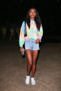 Jasmine_Tookes_at_Coachella_Music_Festival_in_Indio_04-17-2022__4_.jpg