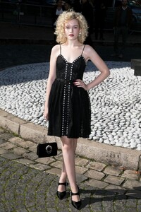 Julia-Garner-768x1152.jpg
