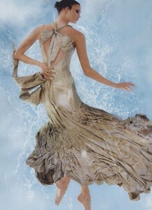 Leibovitz_US_Vogue_June_2012_09.thumb.jpg.1eb5c76a926569fc7c18594e16c57041.jpg