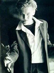 Leonardo-DiCaprio-leonardo-dicaprio-192289_342_455.thumb.jpg.b4422d5b39779efa5178cb370a7f387e.jpg