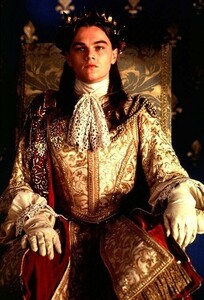 Leonardo-dicaprio-the-man-in-the-iron-mask-19745489-340-500.thumb.jpg.2a05cc163297ae89b82287c0d0a2ba30.jpg