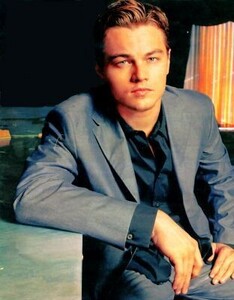 Leonardo-leonardo-dicaprio-4279104-312-400.thumb.jpg.57c2829dfac8424afbfb426e57a9a2fb.jpg