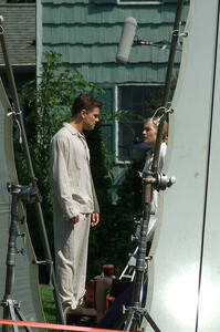 On-The-Set-revolutionary-road-4605254-333-500.thumb.jpg.39fcfdaa35dfc7e3d15efe950abf0fd5.jpg