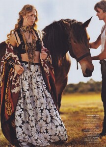 Summer_Weber_US_Vogue_April_2012_07.thumb.jpg.c77a37edf301a9334549077a55453743.jpg