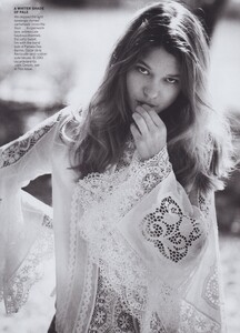 Summer_Weber_US_Vogue_April_2012_08.thumb.jpg.07514b0b21d81fd8e3c905de744c7459.jpg