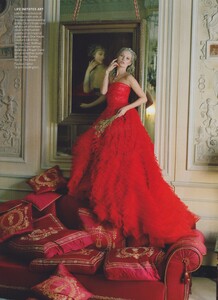 Walker_US_Vogue_April_2012_02.thumb.jpg.49ac0eb29b6af3ec5acedf1744e9d10e.jpg