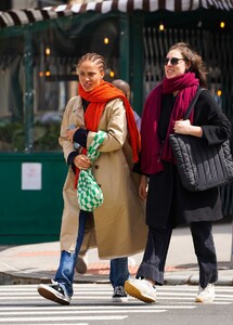 adwoa-aboah-out-in-new-york-04-04-2022-2.jpg