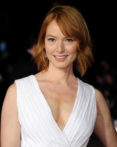 alicia-witt-at-dumb-dumber-to-premiere-in-westwood_1.jpg