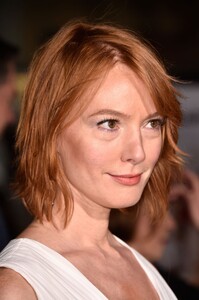 alicia-witt-at-dumb-dumber-to-premiere-in-westwood_15.jpg