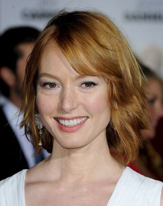 alicia-witt-at-dumb-dumber-to-premiere-in-westwood_2.jpg