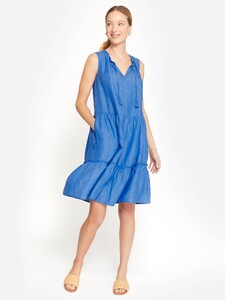 christa_0182101022_fr_blue.jpg