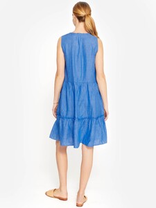 christa_0182101022_fr_blue_back.jpg
