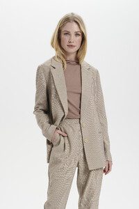 creme-leannasz-blazer.jpg