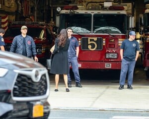famke-janssen-chats-with-firemen-of-nyfd-out-in-new-york-04-23-2022-0.thumb.jpg.76b100cbc1c9bdcc37e54ceb0816ccb5.jpg