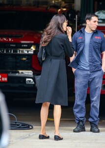 famke-janssen-chats-with-firemen-of-nyfd-out-in-new-york-04-23-2022-1.thumb.jpg.2baf449900a6166b837af5cb7322bff1.jpg