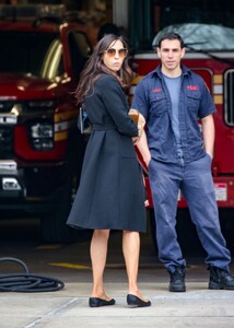 famke-janssen-chats-with-firemen-of-nyfd-out-in-new-york-04-23-2022-6.thumb.jpg.f0072bba476cfbc4c11d60680f96964c.jpg