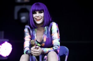 jessie-j_bpcy6bg7hp2.jpg