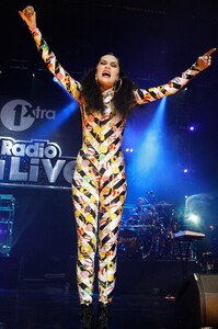 jessie-j_pqyp5yz41kw.jpg