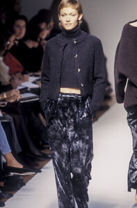 jil-sander-fw-93-7.thumb.jpg.80e692d3e6e4c54fe1c87bd24a73a130.jpg